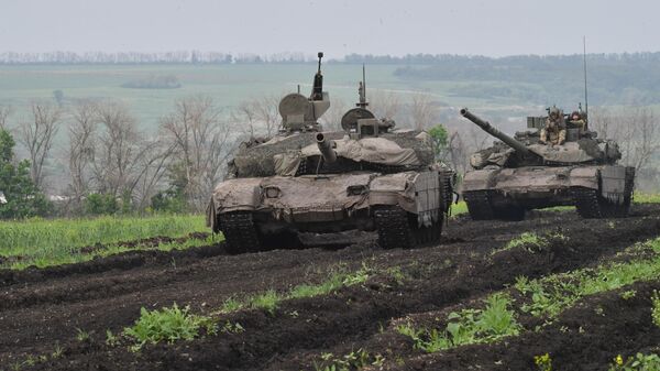 Танки Т-90-М Прорыв ВС РФ на передовой в зоне спецоперации - Sputnik Латвия