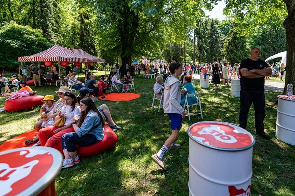 Первый Рижский фестиваль мороженого в Верманском саду - Sputnik Латвия