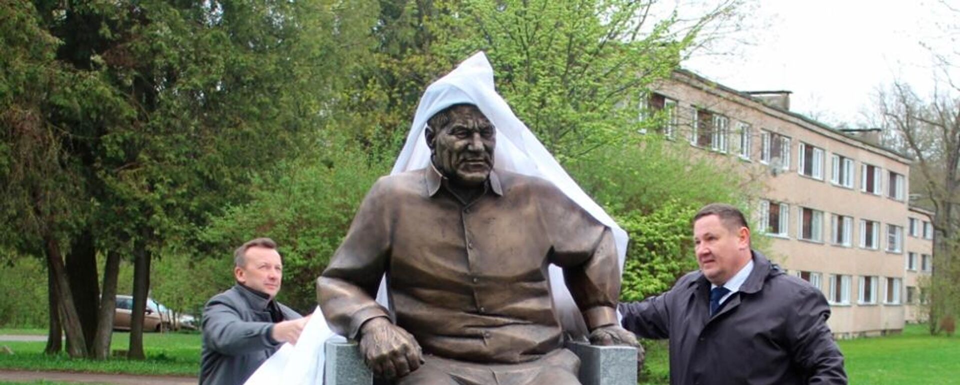 В Лиелварде прошла церемония открытия памятника Эдгарсу Каулиньшу, 27 апреля 2023 года - Sputnik Латвия, 1920, 21.06.2023