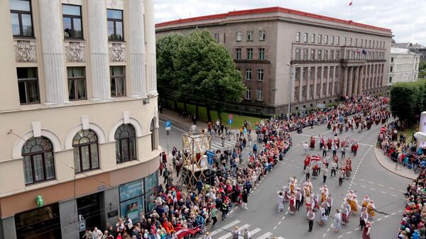 В Риге начинается Вселатвийский праздник песни и танца - Sputnik Латвия