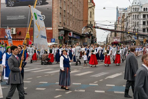 Традиционное шествие участников Праздника песни и танца в Риге. - Sputnik Латвия
