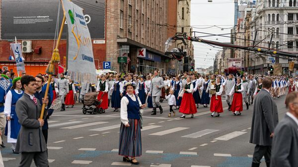 Традиционное шествие участников Праздника песни и танца в Риге - Sputnik Латвия