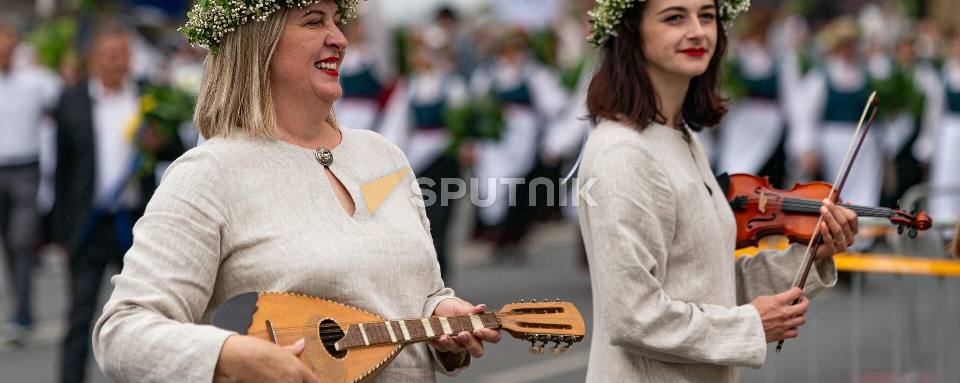 Традиционное шествие участников Праздника песни и танца в Риге - Sputnik Латвия, 1920, 06.07.2023