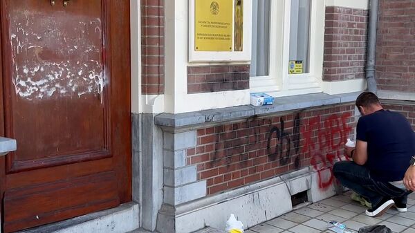 Посольство Белоруссии после атаки вандалов в Гааге - Sputnik Латвия
