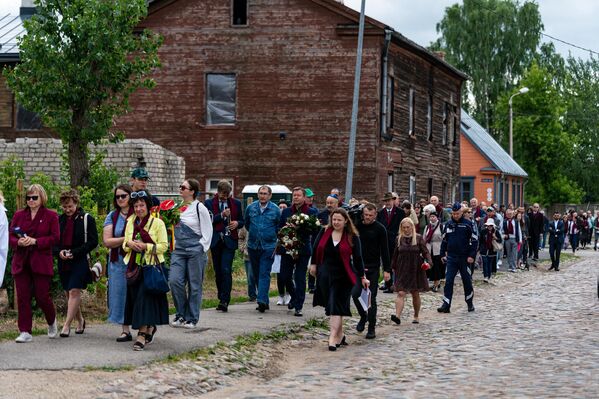 &quot;Марш живых&quot; прошел по улицам Риги, где в годы войны было гетто. - Sputnik Латвия