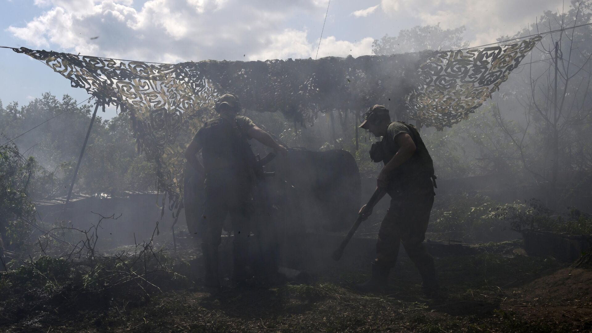 Артиллерия Южной группировки войск в зоне спецоперации - Sputnik Латвия, 1920, 07.07.2023