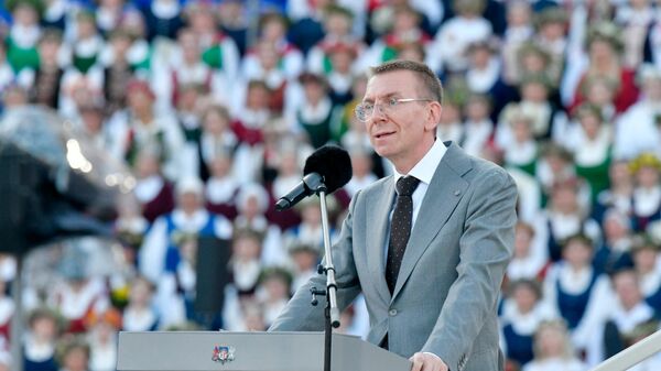 Президент Латвии Эдгарс Ринкевичс на закрытии Праздника песни - Sputnik Латвия