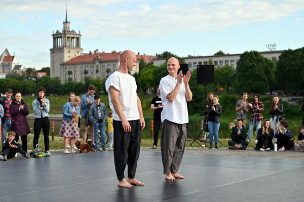 Коллектив городского театра танца Low Air также принял участие в фестивале.  - Sputnik Латвия
