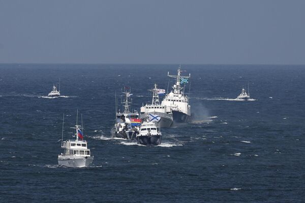 Корабли Балтийского флота ВМФ РФ во время парада. - Sputnik Латвия