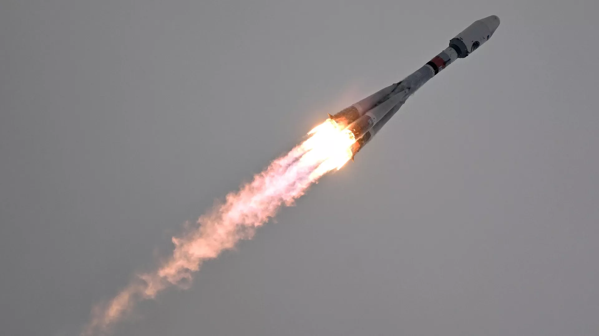 Запуск РН Союз-2.1б с автоматической станцией Луна-25