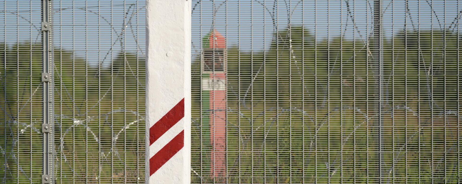 Забор на латвийско-белорусской границе - Sputnik Латвия, 1920, 25.09.2023