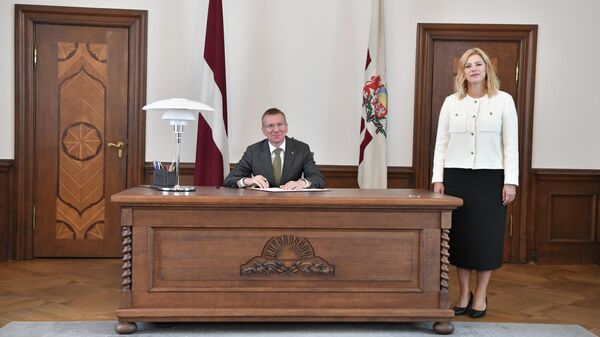 Встреча президента Латвии Эдгарса Ринкевичса с кандидатом на должность премьер-министра Эвикой Силиней - Sputnik Латвия