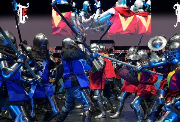 Исторический средневековый бой на мечах - Sputnik Латвия