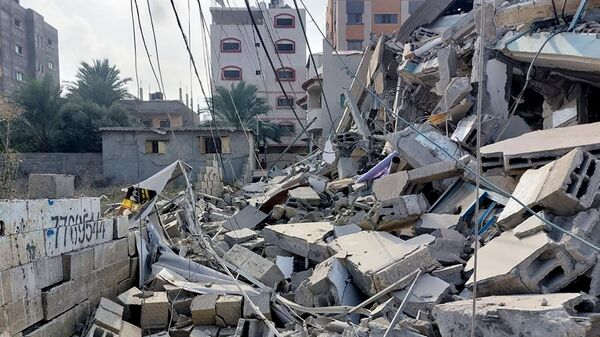 Обломки зданий, разрушенных в результате ракетных ударов ВС Израиля по Газе - Sputnik Латвия