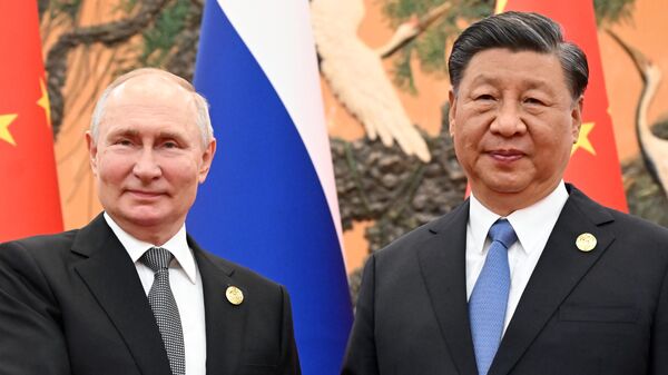 Президент РФ Владимир Путин и председатель КНР Си Цзиньпин во время встречи в Пекине - Sputnik Латвия