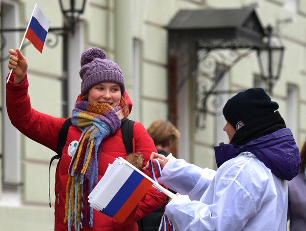 Участники празднования в Санкт-Петербурге. - Sputnik Латвия