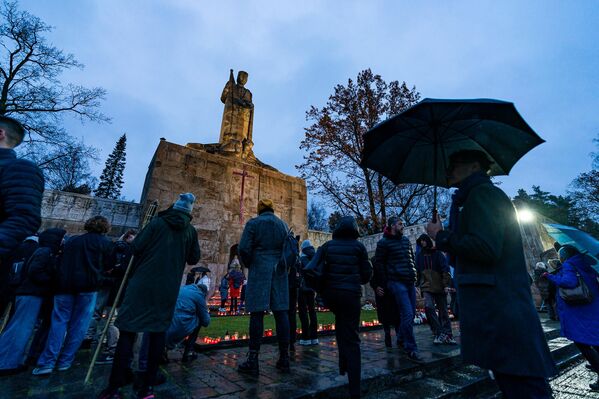 Зажжение свечей на Братском кладбище в Риге - Sputnik Латвия