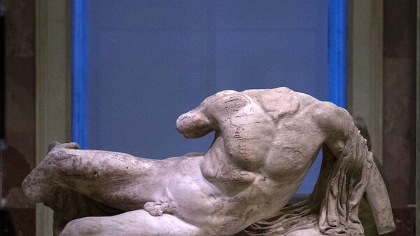 В Эрмитаже впервые выставили статую речного бога Илисса из Парфенона - Sputnik Латвия