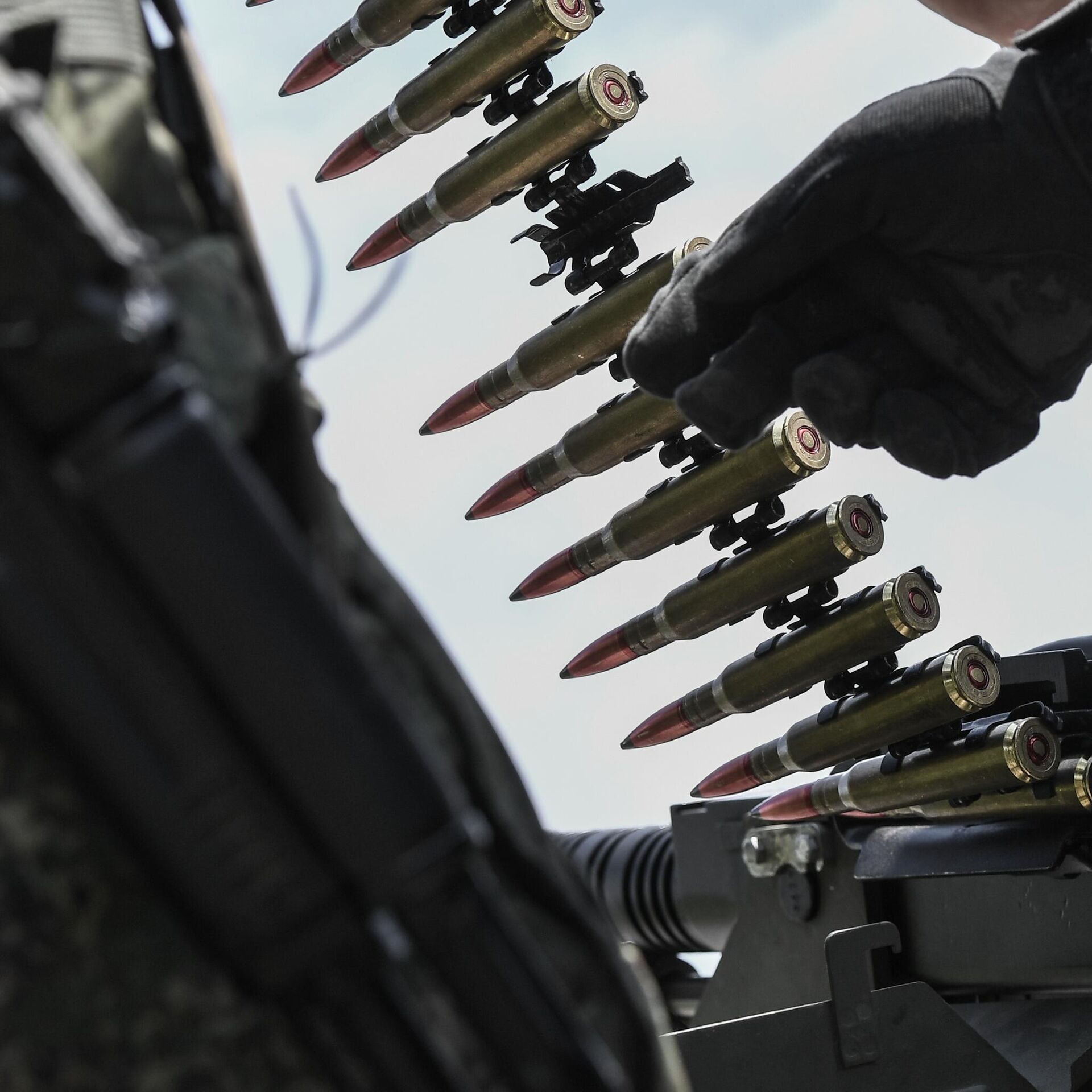 Фото дронов ВСУ. Картинка карандашом русский солдат систем ПВО.