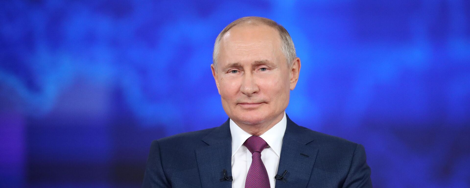 Прямая линия с президентом РФ Владимиром Путиным - Sputnik Латвия, 1920, 18.04.2025