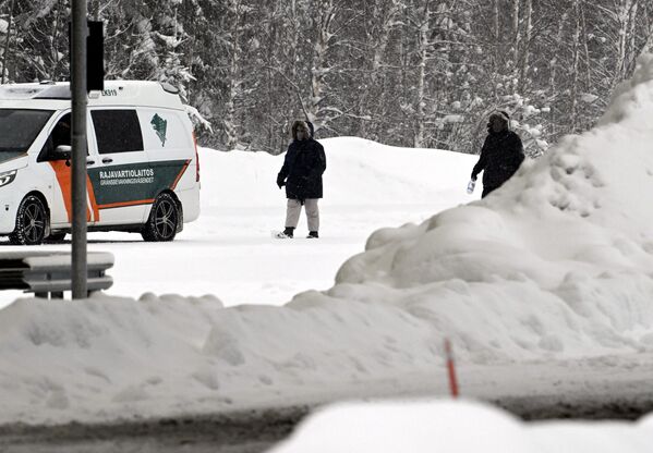 Министр внутренних дел Финляндии  Мари Рантанен заявила, что работа всех пропускных пунктов на границе с РФ будет вновь остановлена. - Sputnik Латвия