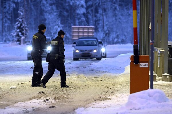 В последний день ноября финские власти закрыли  все девять пропускных пунктов на границе с Россией. - Sputnik Латвия