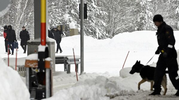 Правительство Финляндии решило в полночь 14 декабря (1.00 мск) открыть два погранпункта на российской границе: &quot;Ваалимаа&quot; и &quot;Ниирала&quot;. - Sputnik Латвия