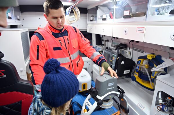 Жители смогли узнать об особенностях работы скорой помощи. - Sputnik Латвия