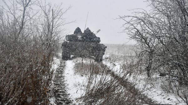 Танк Т-72 Вооруженных сил РФ в зоне спецоперации - Sputnik Латвия