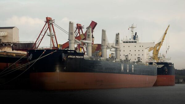 РФ отправила 34 тысячи тонн удобрений в Нигерию - Sputnik Латвия