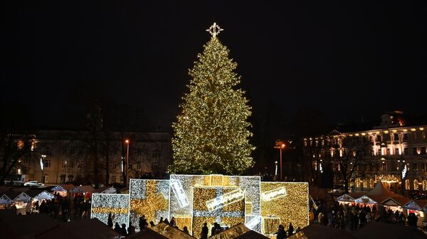 Главная елка Литвы на кафедральной площади в Виьльнюсе - Sputnik Латвия