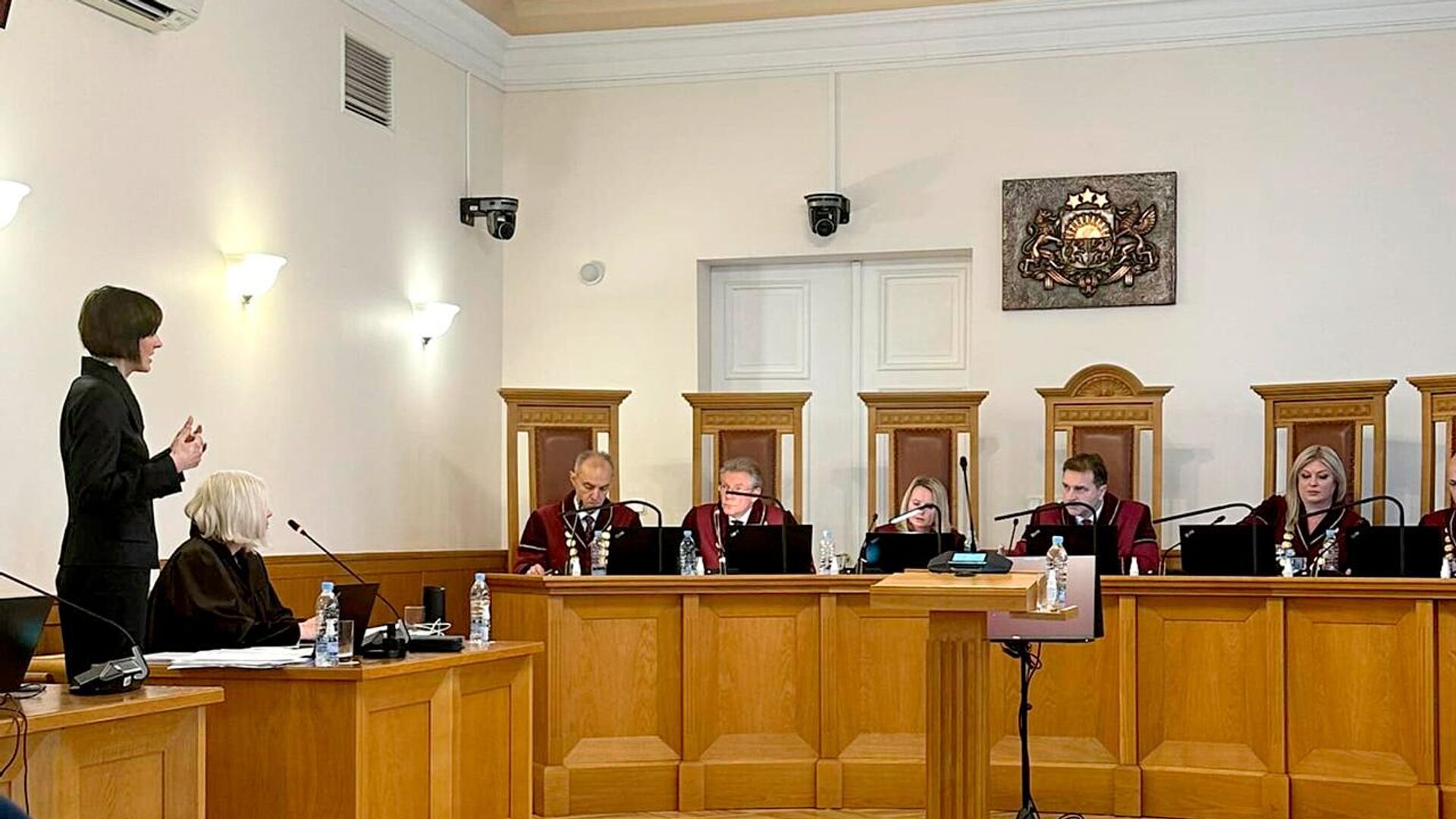 Заседание Конституционного суда Латвии по иску против массового лишения россиян видов на жительство - Sputnik Латвия, 1920, 10.01.2024