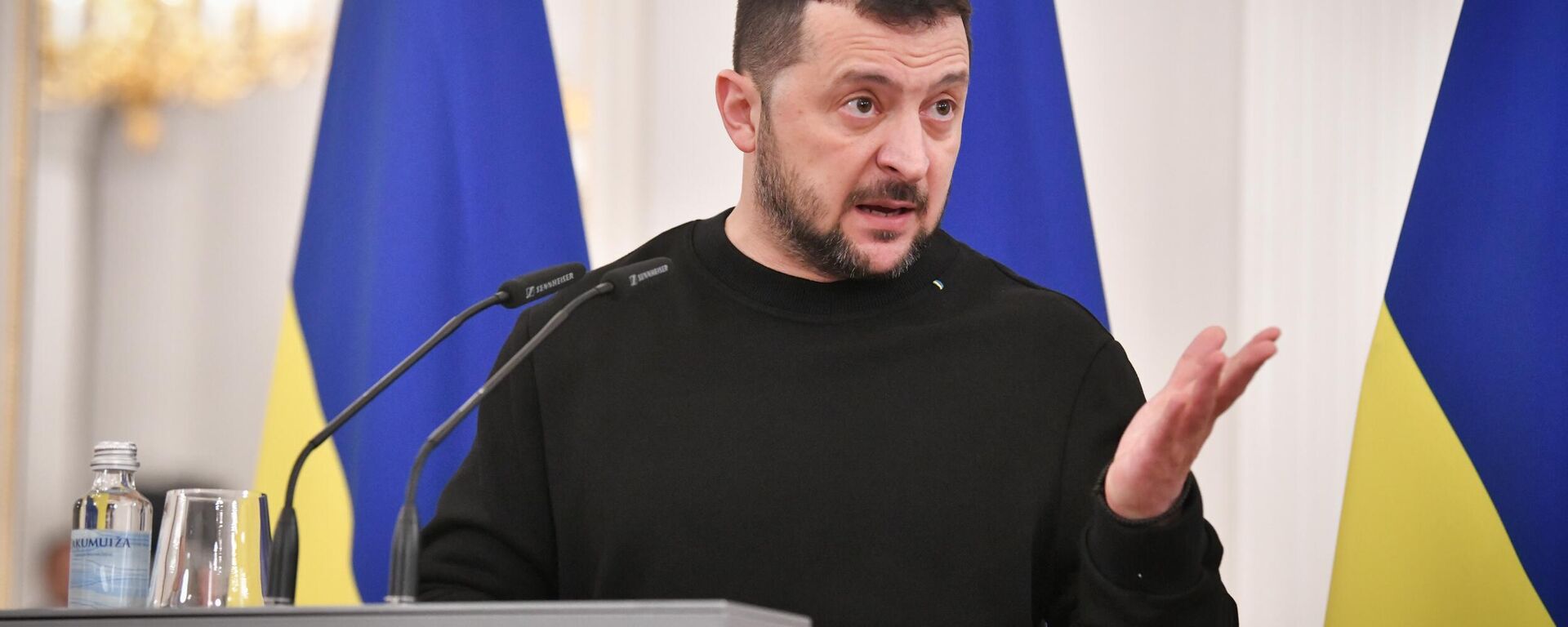 Президент Украины Владимир Зеленский  - Sputnik Латвия, 1920, 04.03.2025
