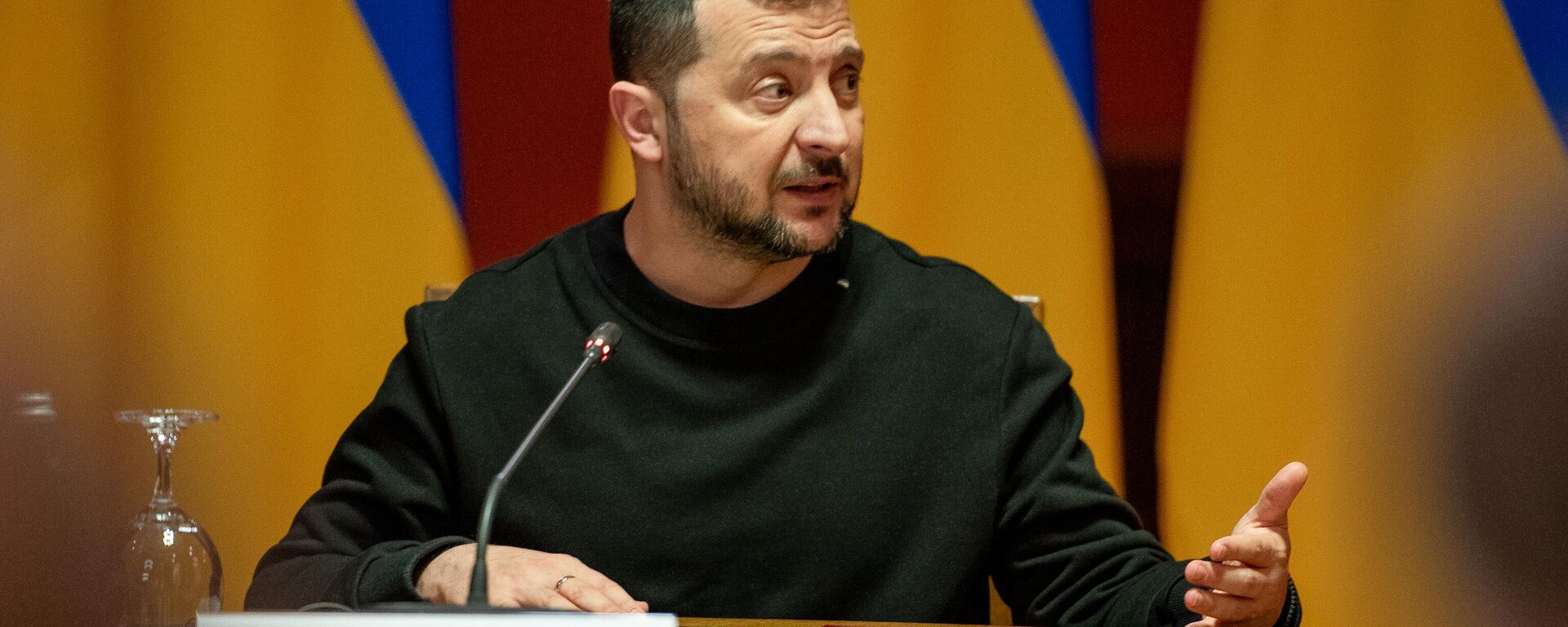 Президент Украины Владимир Зеленский  - Sputnik Латвия, 1920, 06.07.2025