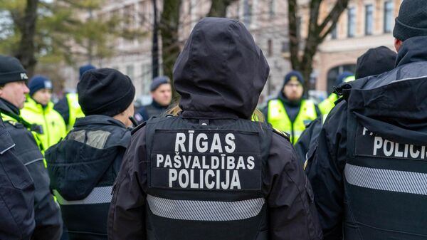 Сотрудники муниципальной полиции Риги  - Sputnik Латвия
