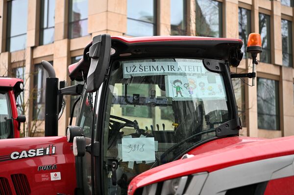 Ожидается, что с протестующими встретятся министр сельского хозяйства и министр окружающей среды. - Sputnik Латвия
