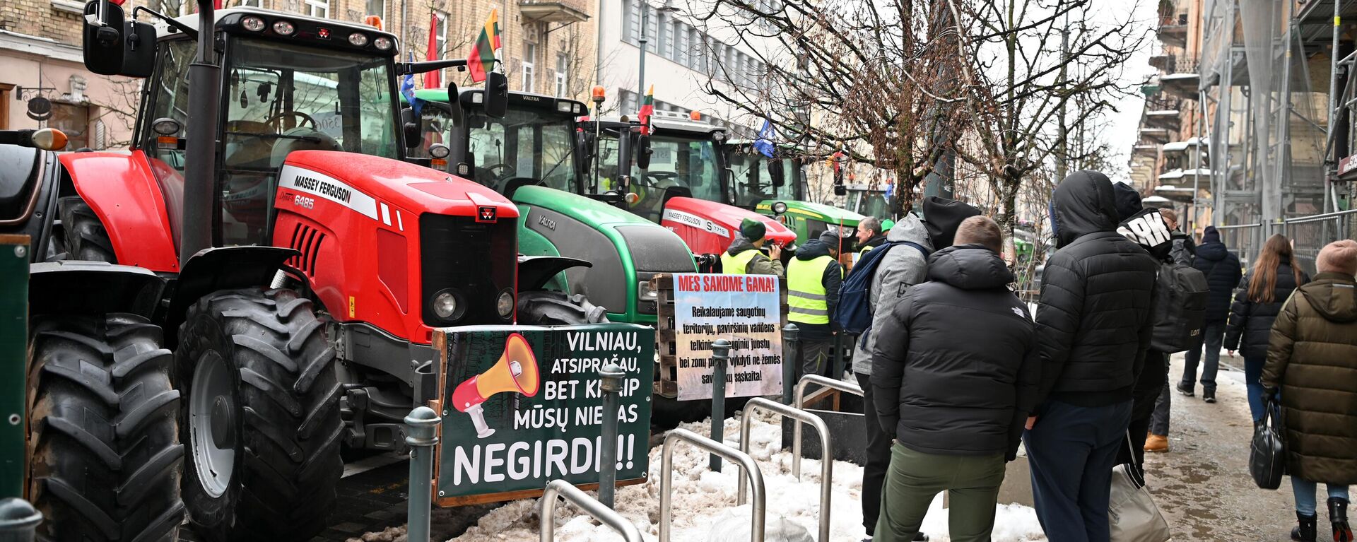 Протест литовских фермеров на тракторах в центре Вильнюса - Sputnik Латвия, 1920, 25.01.2024