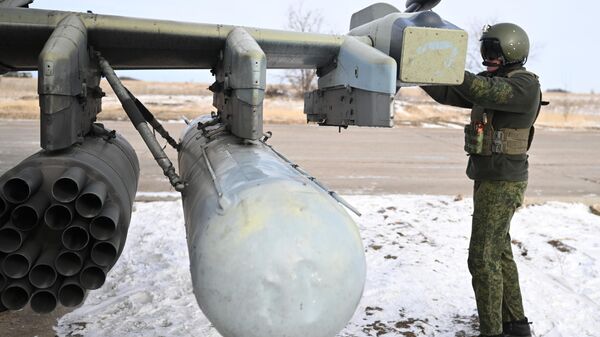 Разведывательно-ударный вертолет Ка-52 ВС РФ в зоне спецоперации - Sputnik Латвия