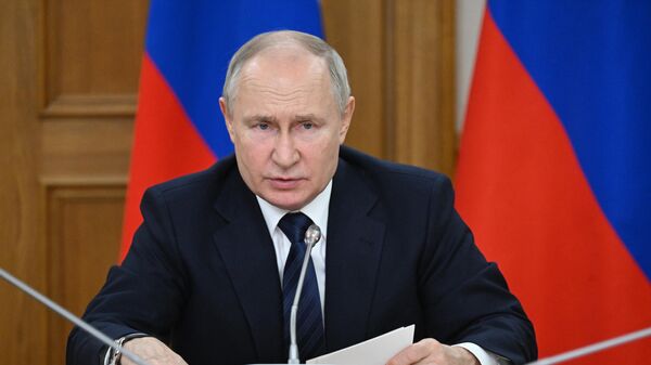 Президент РФ Владимир Путин проводит совещание по вопросам социально-экономического развития Калининградской области, 25 января 2024 - Sputnik Латвия