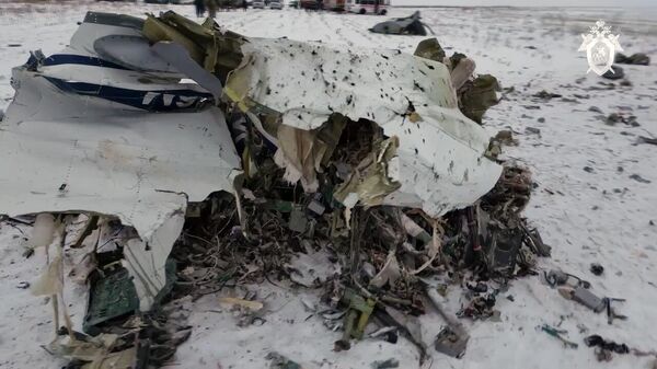 Обломки военно-транспортного самолета Ил-76 в Белгородской области - Sputnik Латвия