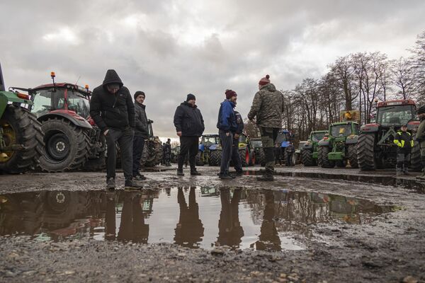 По всей Латвии проходят протестные акции фермеров - Sputnik Латвия