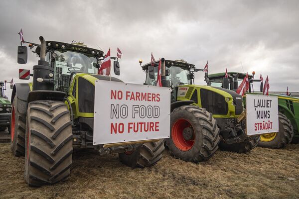 Общеевропейская акция протеста фермеров проходит под лозунгом: &quot; Нет фермеров - нет еды и будущего&quot; - Sputnik Латвия