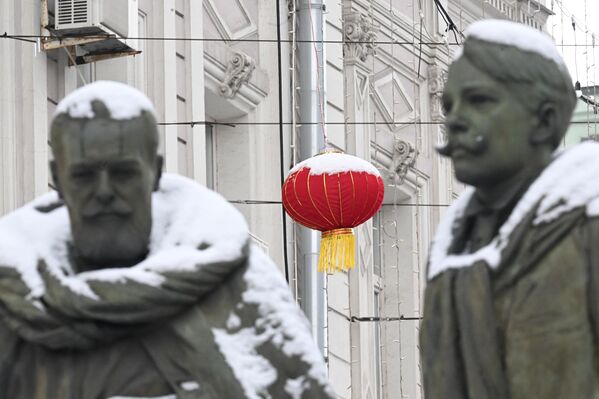 Праздничные украшения в рамках фестиваля Китайский Новый год в Москве - Sputnik Латвия