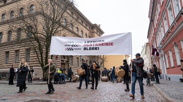 Акция протеста латвийских пивоваров у здания Сейма - Sputnik Латвия