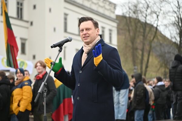 Перед жителями выступил мэр Вильнюса Валдас Бенкунскас. - Sputnik Латвия