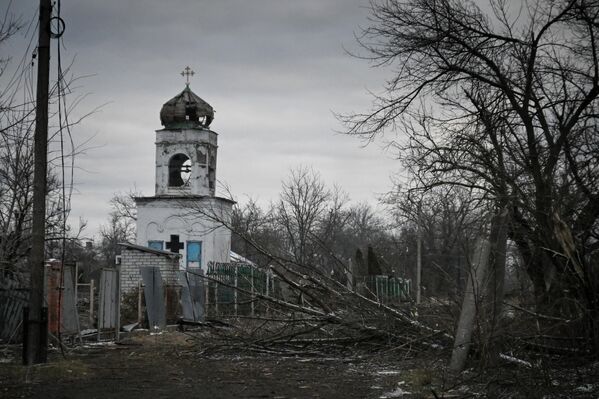Церковь, пострадавшая в результате обстрела на территории освобожденной Авдеевки - Sputnik Латвия