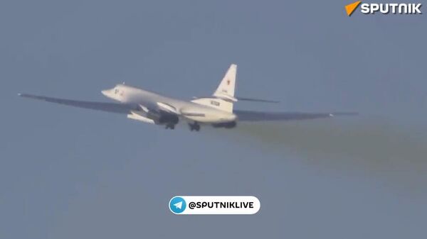 Путин оценил ракетоносец Ту-160М после полета - Sputnik Латвия
