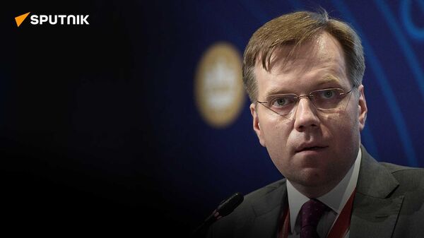 Запад потеряет триллионы: экономист предупредил о последствиях кражи российских активов - Sputnik Латвия