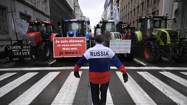 Продолжаются протесты фермеров в Европе  - Sputnik Латвия