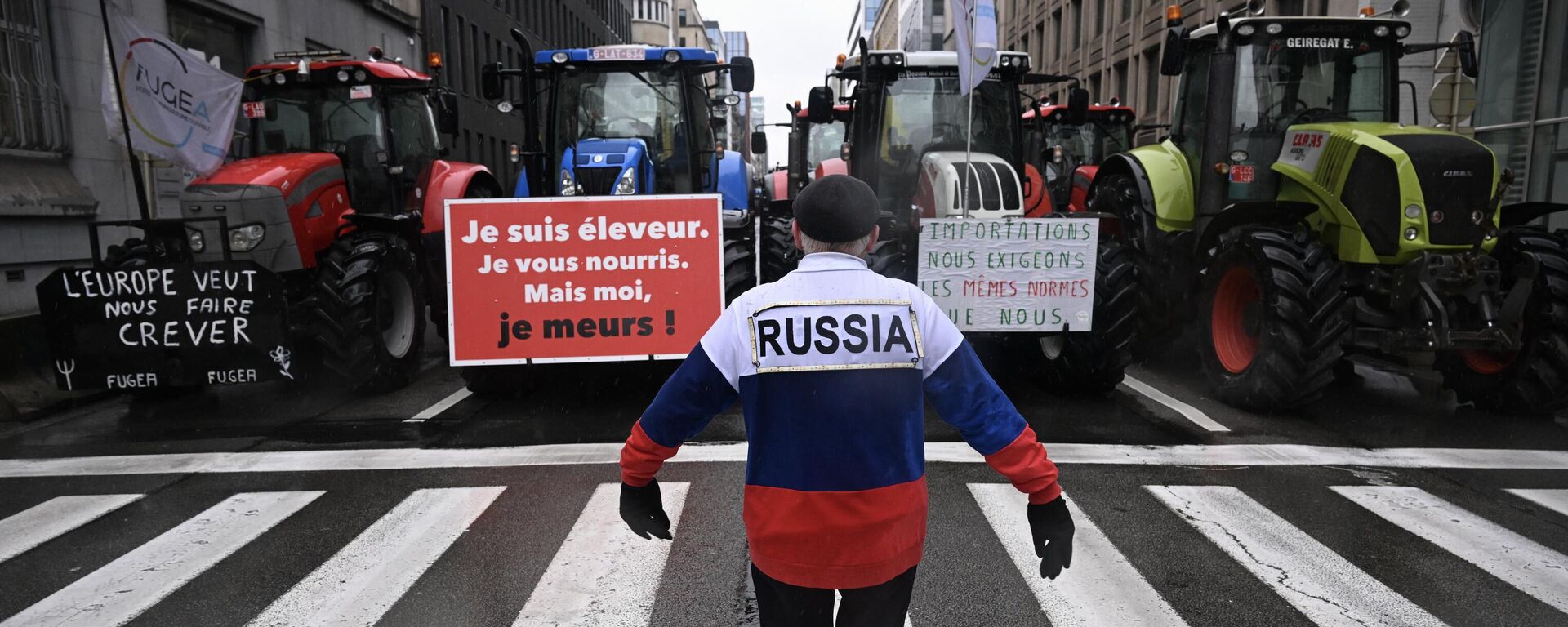 Продолжаются протесты фермеров в Европе  - Sputnik Латвия, 1920, 27.02.2024